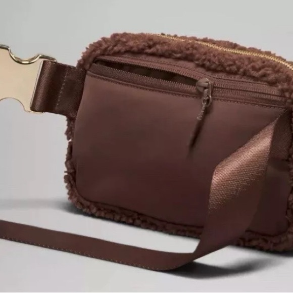 Lululemon Everywhere Belt Bag Fleece Large 2L NWT ONE SIZE Brown Gold New - Picture 2 of 9